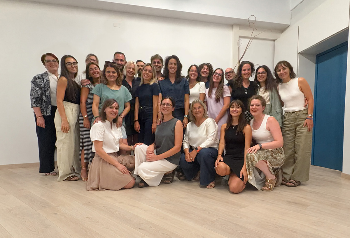 Professionisti diversi, un unico obiettivo: prenderci cura della persona nella sua globalità, con ascolto, competenza e un approccio personalizzato.